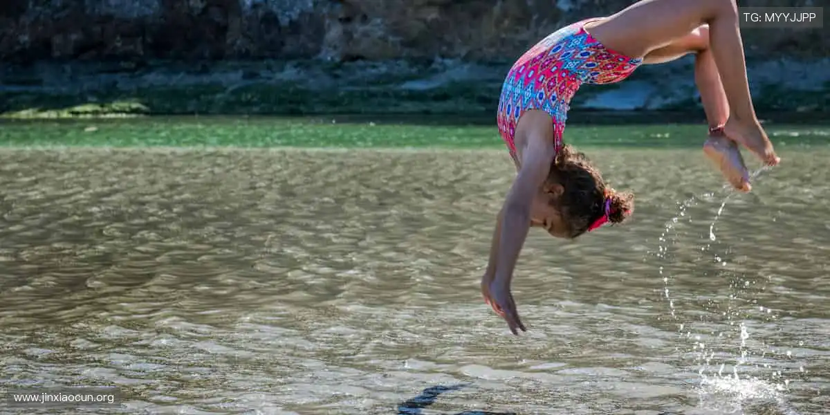 💥实时弹幕互动，与全球球迷共沸腾！⚽️